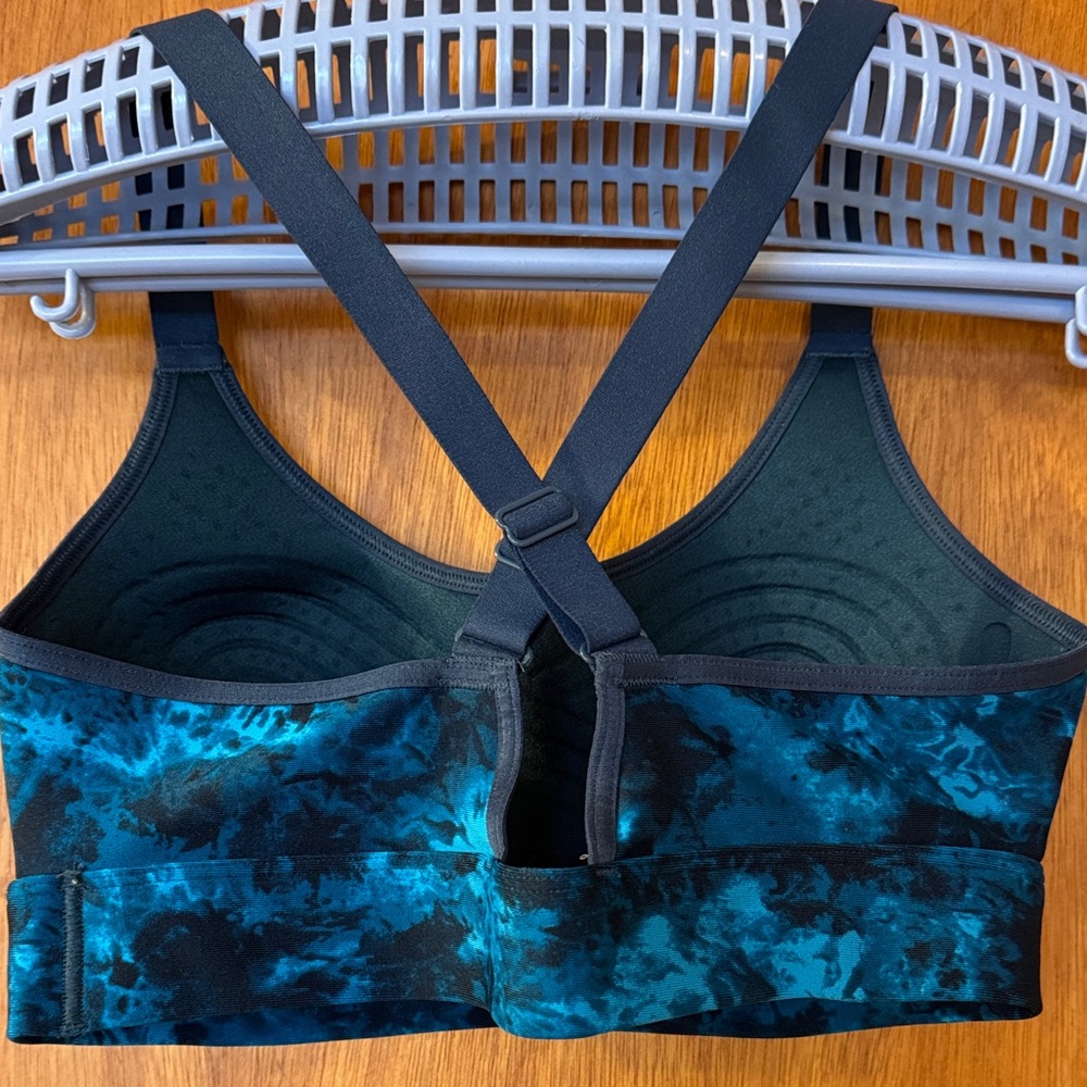 Under Armour Women's Marble/Tie Dyed Sports Bra - Picture 6 of 7